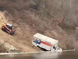 Drama Mobil Pengantar Paket yang Penuh Perjuangan