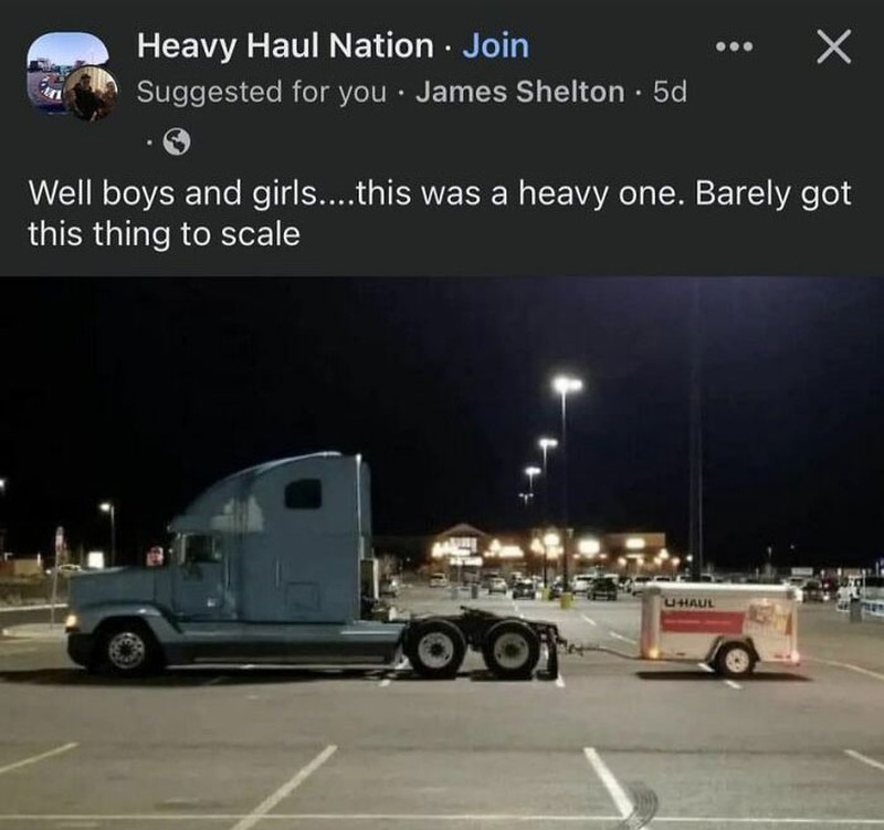 Mobil pengangkut paket