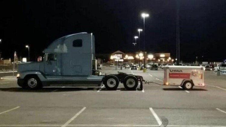 Mobil pengangkut paket