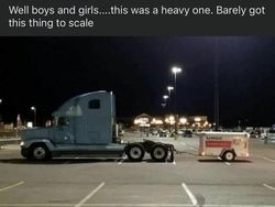 Deretan Foto Mobil Pengantar Paket yang Kocak dan Bikin Geleng-geleng