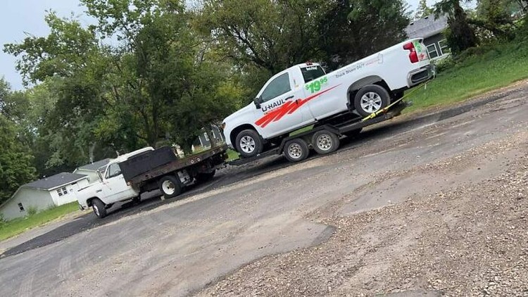 Mobil pengangkut paket