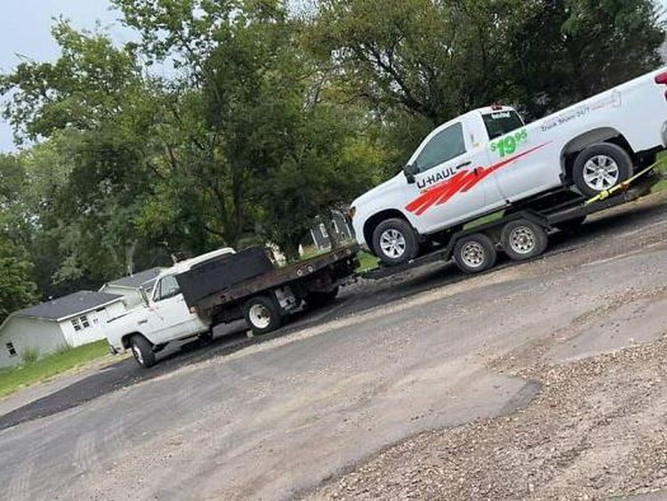 Mobil pengangkut paket