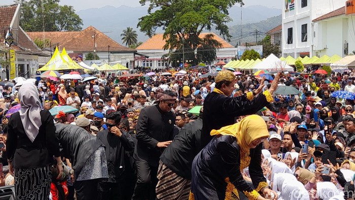 Momen perpisahan Bupati Sumedang dan Wakil Bupati Sumedang, Selasa (19/9/2023).