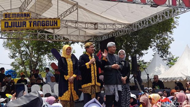 Momen perpisahan Bupati Sumedang dan Wakil Bupati Sumedang, Selasa (19/9/2023).