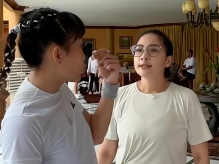Nagita Slavina saat bersama Ayu Dewi.