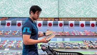 Nicholas Sean sendiri diketahui suka dengan makanan yang sehat kaya protein. Seperti aneka daging hingga sushi ala Jepang. Foto: Instagram @nachoseann/@vietyanachloe