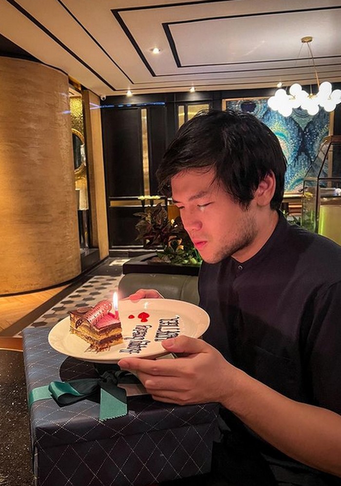 Nicholas Sean Rayakan Ultah dengan Makan Malam Mewah Bareng Teman Dekatnya Nicholas Sean Rayakan Ultah dengan Makan Malam Mewah Bareng Teman Dekatnya
