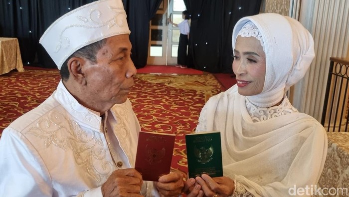Nikah massal usia tertua di Surabaya
