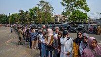 Pemerintah Kota Bandung didukung oleh Bank Indonesia Perwakilan Jawa Barat dan Bulog menggelar operasi pasar murah untuk beras medium yang dijual dengan harga khusus.  