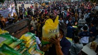 Operasi pasar murah ini guna menstabilkan harga beras yang mengalami kenaikan harga sejak beberapa waktu lalu.  