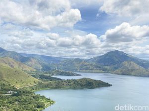 5 Bukit di Sumatera Utara yang Wajib Kamu Kunjungi