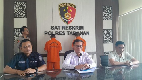 Polres Tabanan merilis kasus pengeroyokan dengan sajam di proyek vila Banjar Tegal Kepuh, Desa Kaba Kaba, Kecamatan Kediri, Selasa (19/9/2023). (istimewa)