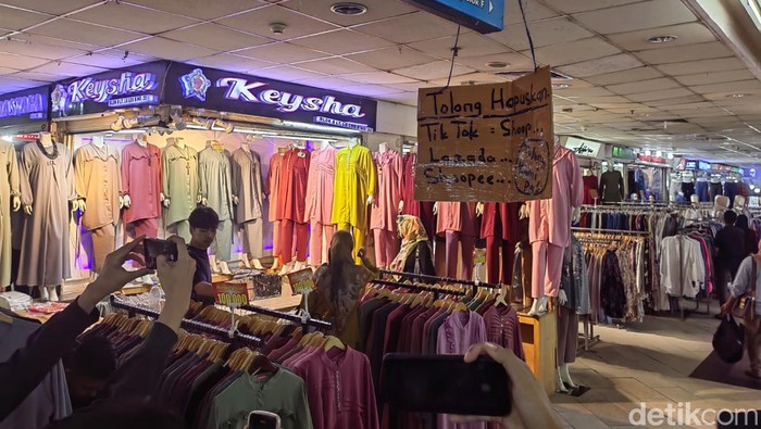 Potret Pedagang Pasar Tanah Abang Minta TikTok Shop cs Tutup