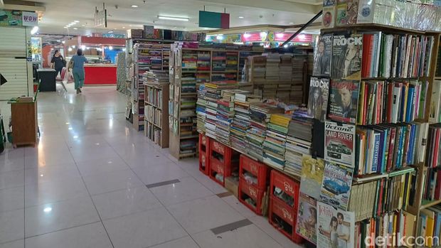 Potret Penjual Buku di Blok M yang Kian Merana