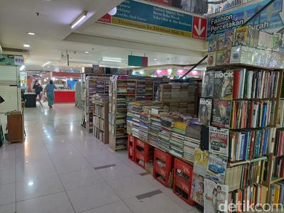 Potret Penjual Buku di Blok M yang Kian Merana