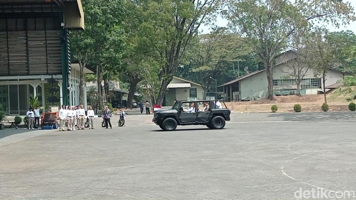 Prabowo saat sopiri Jokowi pakai rantis Maung buatan Pindad