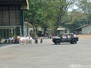 Momen Prabowo Sopiri Jokowi Pakai Rantis Maung Pesanan Kemenhan