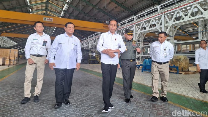 Presiden Jokowi bersama Menhan Prabowo. (Marlinda Oktavia Erwanti/detikcom).