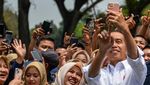 Momen Jokowi Naik Kendaraan Buatan Pindad