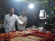 Kunjungi Pasar di Samarinda, Jokowi Senang Harga Terkendali