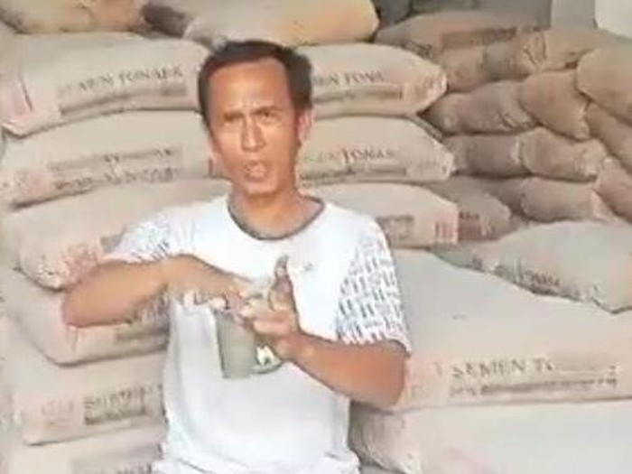 Pria di Takalar nekat meminum semen. Dokumen Istimewa