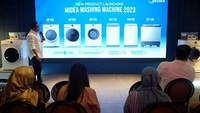 Semantara untuk kategori Top Loading, ada model MA100W75 dengan kapasitas 7,5 Kg, MA100W85 kapasitas 8,5 Kg, MA100W95 kapasitas 9,5 Kg, MA200W85 kapasitas 8,5 Kg dan MA200W95 kapasitas 9,5 Kg. Midea Indonesia juga menyiapkan kategori Twin Tub dengan model MT100W70 dengan kapasitas 7 Kg, MT100W80 kapasitas 8 Kg dan MT100W90 kapasitas 9 Kg.