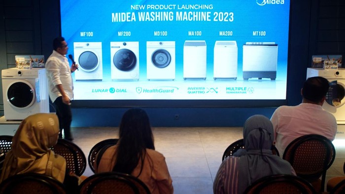 Ragam Industri Mesin Cuci Sesuai Kebutuhan Konsumen Memasuki musim penghujan, mesin cuci akan menjadi peralatan elektronik yang banyak diburu masyarakat untuk mencuci pakaian kotor keluarga Indonesia.