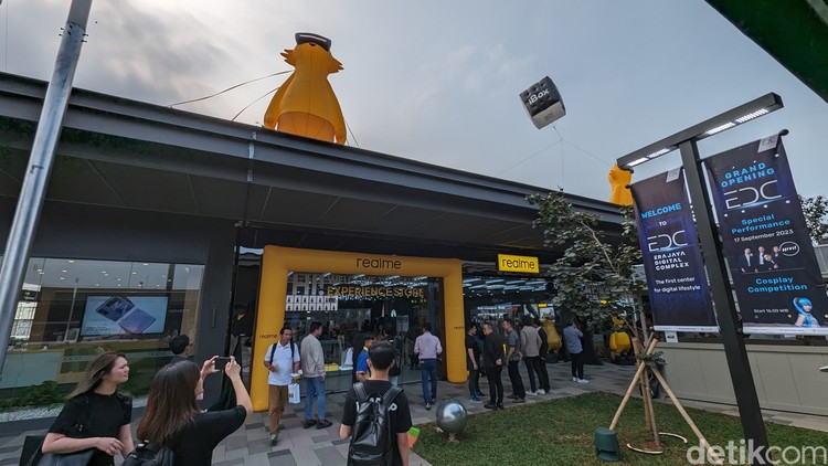 Realme Experience Store
