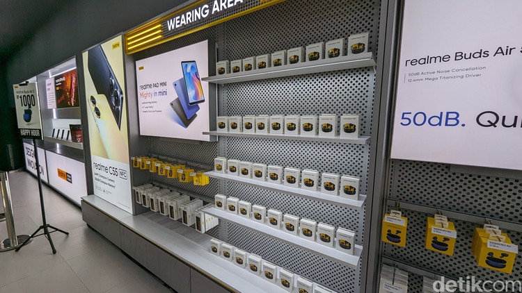 Realme Experience Store
