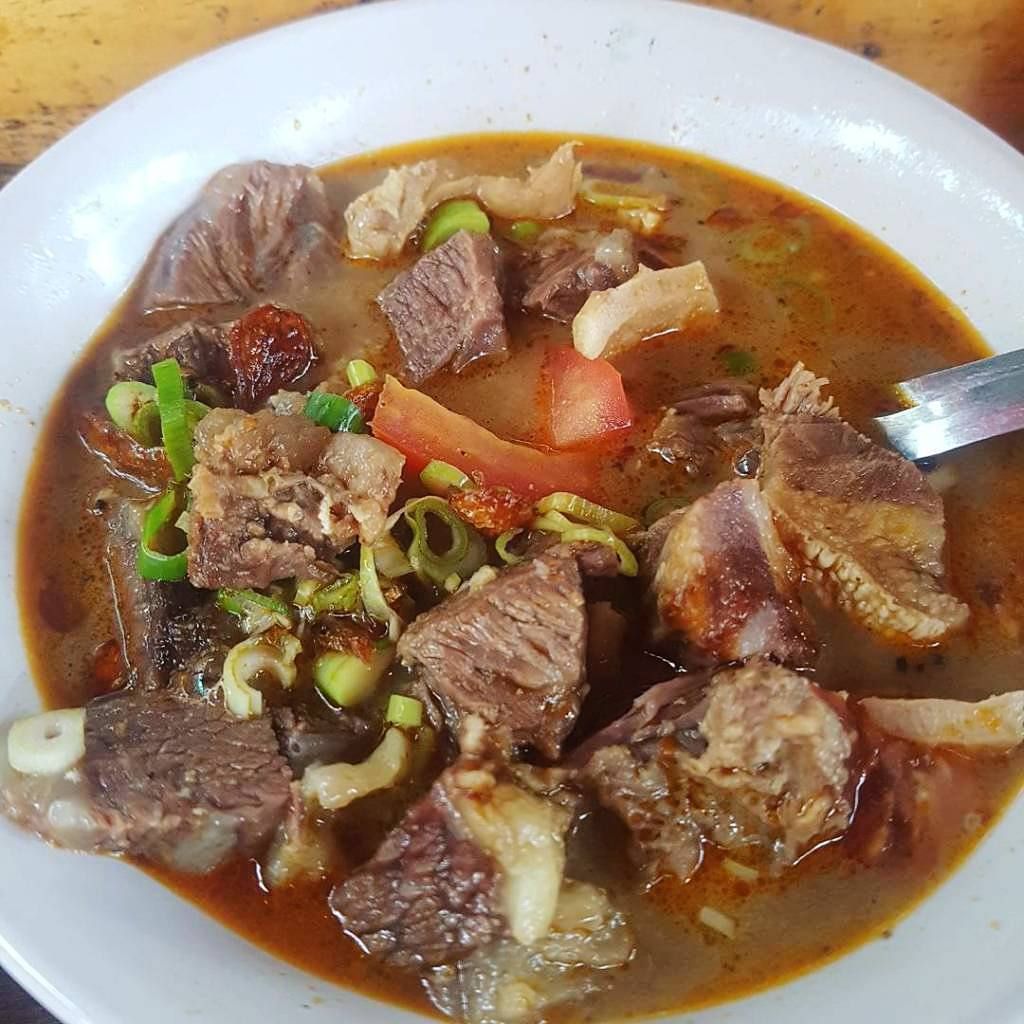Segar Gurih! Soto Tangkar Betawi untuk Makan Siang Ada di Sini!