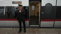 Antusiasme masyarakat sangat tinggi karena ingin ikut serta merasakan pengalaman menggunakan Kereta Api dengan kecepatan hingga 350 km/h. KCIC mengucapkan terima kasih atas atensi dari masyarakat yang sangat besar terhadap layanan Kereta Api Cepat ini.    