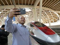 Semringah Warga Jajal Kereta Cepat Jakarta-Bandung