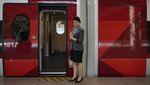 Semringah Warga Jajal Kereta Cepat Jakarta-Bandung