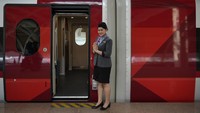 Melalui tingginya antusias masyarakat, KCIC melihat bahwa kehadiran KA Cepat sudah sangat dinantikan, sehingga masyarakat berbondong-bondong ingin mencoba layanan ini. KCIC memohon maaf jika belum dapat mengakomodir antusiasme seluruh masyarakat yang ingin mengikuti kegiatan uji coba publik KA Cepat.     
