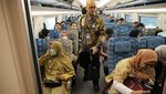 Semringah Warga Jajal Kereta Cepat Jakarta-Bandung