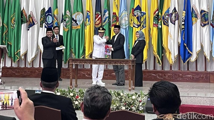 Sertijab Zulkieflimansyah kepada Pj Gubernur NTB Lalu Gita Ariadi di Gedung Sasana Bhakti Praja Kantor Kemendagri, Jakarta Pusat pada Selasa (19/9/2023).