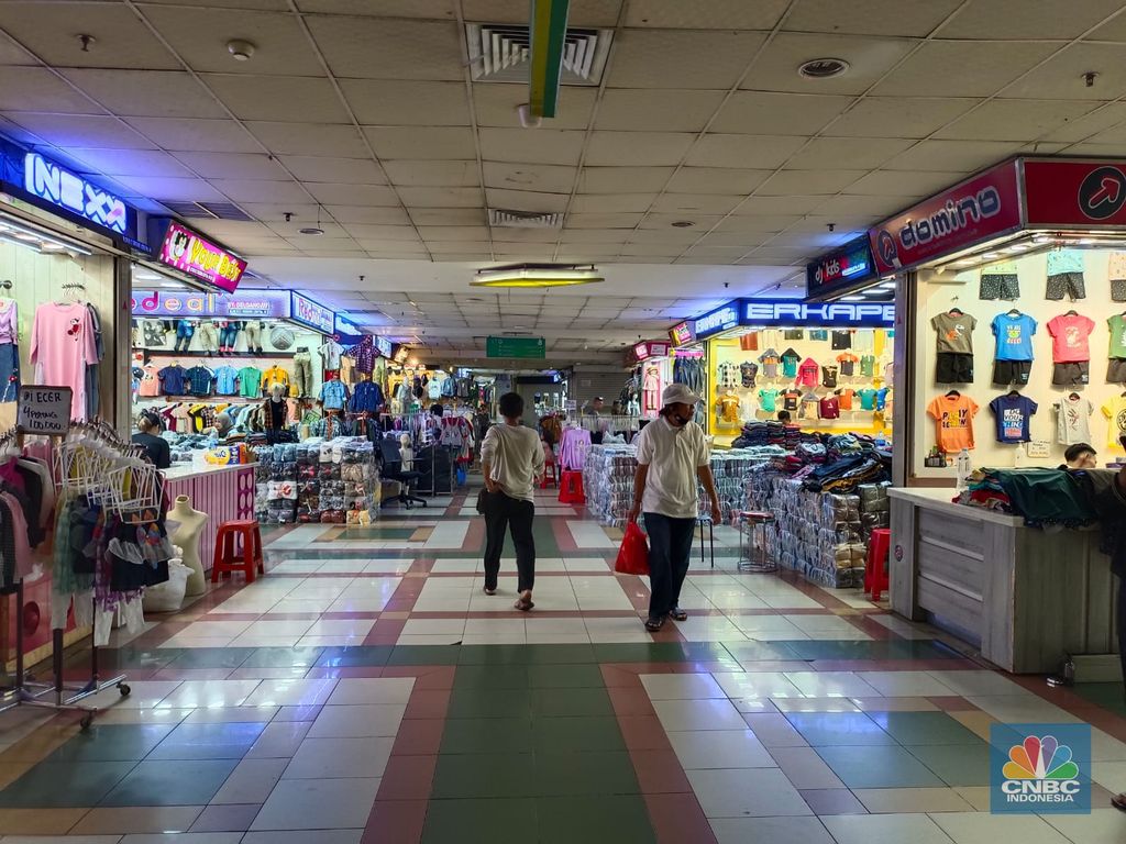 Suasana Tanah Abang blok A dan B, Jakarta, Selasa 19/9. (CNBC Indonesia/Martyasari Rizky)