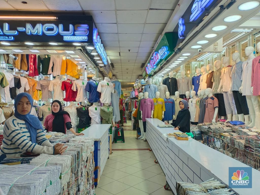 Suasana Tanah Abang blok A dan B, Jakarta, Selasa 19/9. (CNBC Indonesia/Martyasari Rizky)