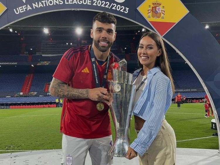 Potret Cantik WAG Baru Arsenal, Pacar David Raya yang Dulu Kerja di Klub