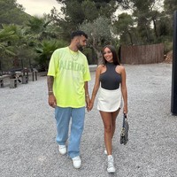 Pemain Spanyol David Raya baru saja melakoni pertandingan debut bersama Arsenal saat menghadapi Everton. Selagi sang kekasih mendapat ulasan positif, Tatiana Trouboul ikut jadi perbincangan. David dan Tatiana diketahui sudah cukup lama berpacaran. Foto: Instagram @t.trouboul