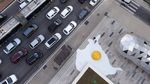 Telur Ceplok Raksasa Hiasi Alun-alun Sao Paulo Brasil