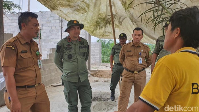Tim gabungan patroli menemukan ada rumah permanen baru dibangun oleh warga (Foto: Raja Adil Siregar/detikSumut)