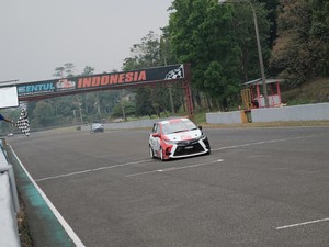 Pakai New Yaris GR Sport, Pembalap TGRI Raih Podium Pertama Kejurnas ITCR