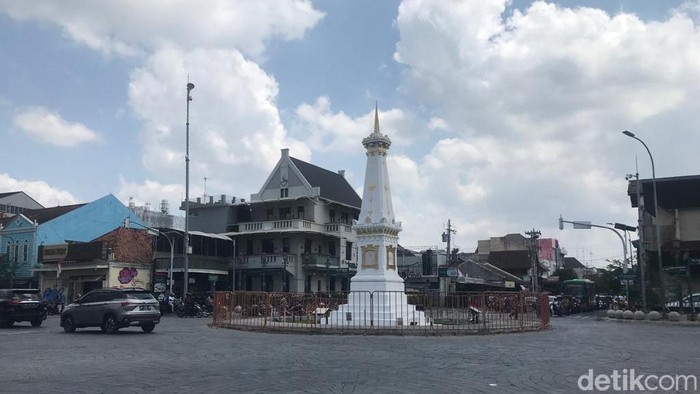 Tugu Pal Putih Jogja, Selasa (19/9/2023). Tugu Jogja ini masuk dalam kawasan Sumbu Filosofi Jogja yang ditetapkan sebagai Warisan Budaya Dunia oleh UNESCO.