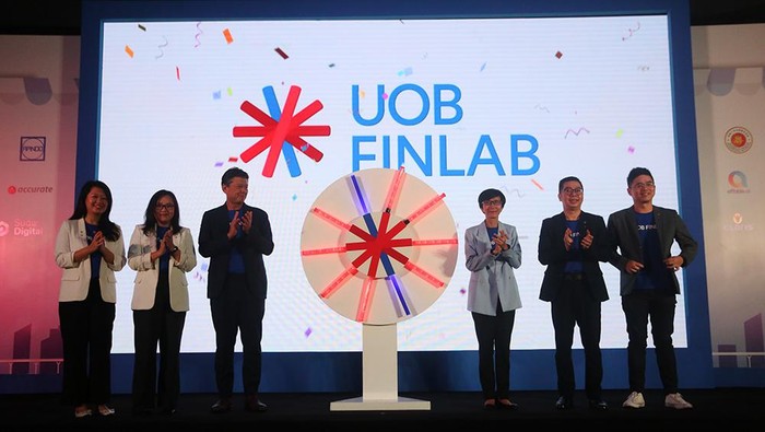 UOB FinLab untuk Dukung Digitalisasi UMKM United Overseas Bank (UOB) Indonesia meluncurkan program akselerator inovasi bisnis, FinLab. Kehadiran FinLab diharapkan dapat meningkatkan daya saing produk dan layanan digital di Indonesia.