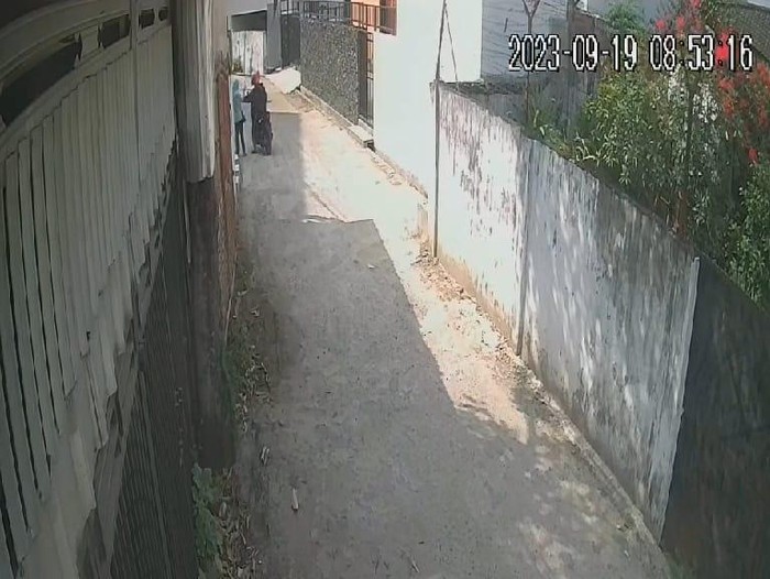 Video seorang pemotor membegal payudara pejalan kaki