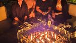 Momen Manis Vidi Aldiano Kuliner Bareng Sheila dan Para Sahabat