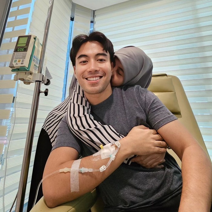 Vidi Aldiano saat menjalani rangkaian spa day dengan sang bunda.