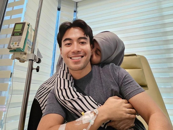 Vidi Aldiano saat menjalani rangkaian spa day dengan sang bunda.