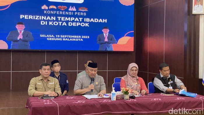 Wali Kota Depok M Idris mengatakan jemaat GBI Cinere Bellevue punya izin ibadah sementara di kapel yang sempat didatangi sejumlah warga. (Devi Puspitasari/detikcom)